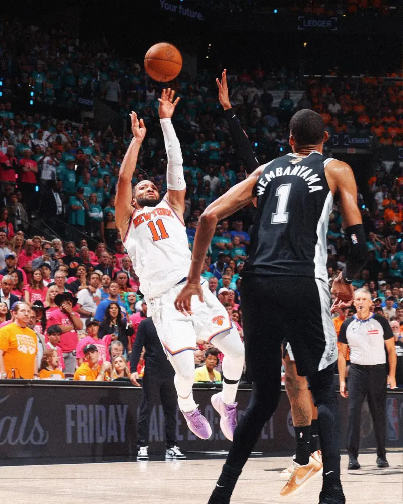 九游体育-NBA官方点评布伦森：关键时刻挺身而出，投中锁定胜局的一球